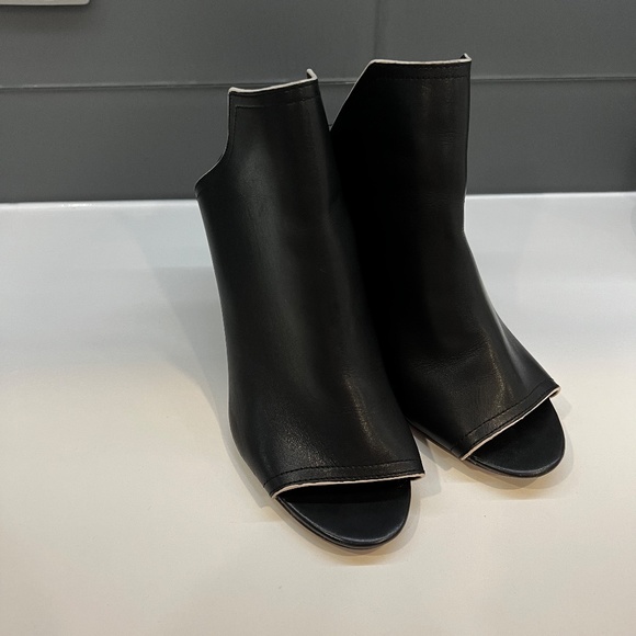 Joes Black Leather Open Toe Mule, Size 9 - Picture 3 of 6